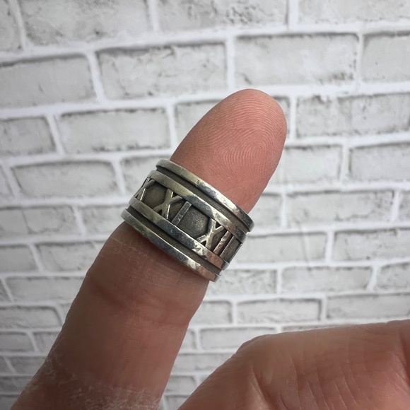 🎁|•TIFFANY & CO.•| 925 Sterling Silver ©1995 Roman Numeral Ultra Wide Ring Sz 6 - Picture 5 of 9